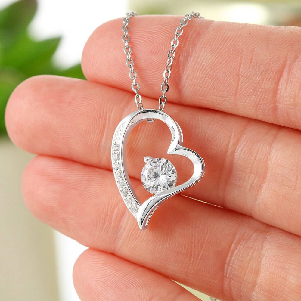 MY AUGUST QUEEN FOREVER LOVE NECKLACE